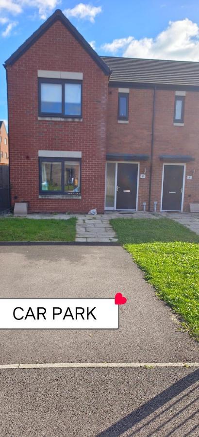 Free Car Park And Walk To Coop, Etihad , Piccadilly Manchester Exteriér fotografie